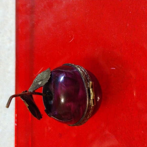 Authentic Limoges cherry porcelain box. Hand painted - Picture 3 of 6